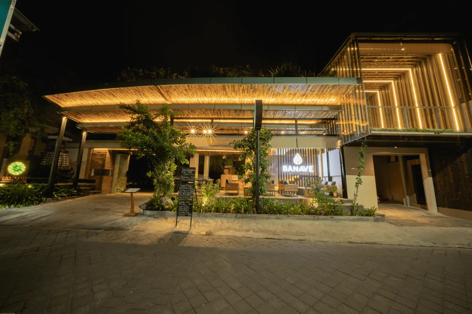 Banave Cafe & Lounge